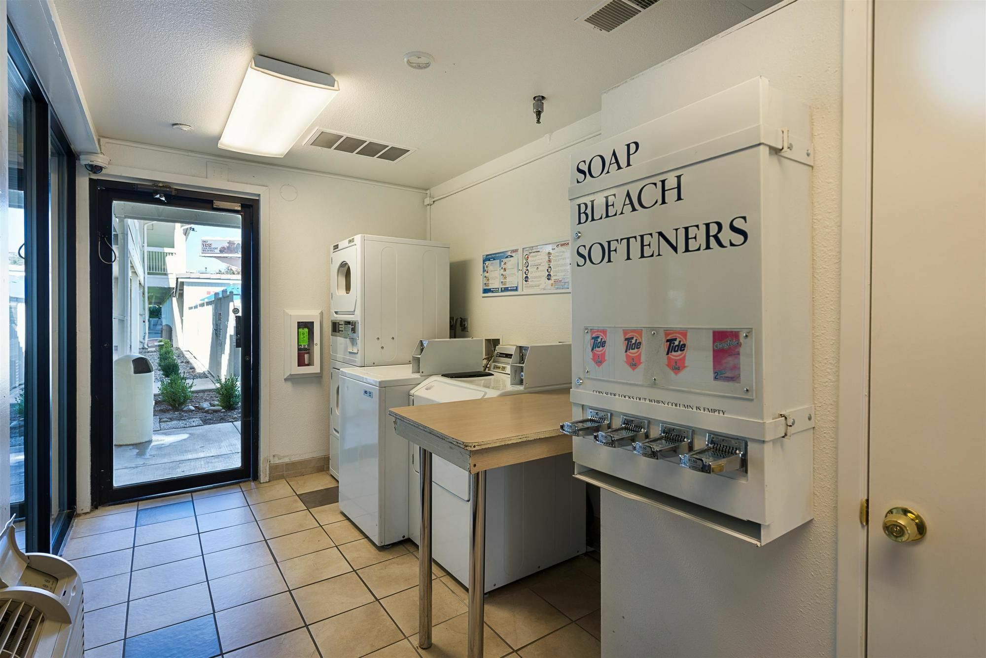 Motel 6-Sparks, Nv - Airport - Спаркс Екстериор снимка